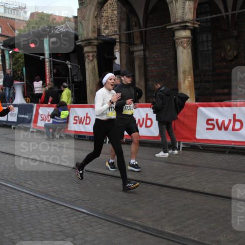 05.10.2025 - 20. swb-Marathon Bremen Yannick Fuchs http://msf.ph/oto/9316939 05.10.2025 10:53:53 Ziel 9494, 9701, 10416, 10696, 10966, 11141, 11383, 11445 meine-sportfotos.de