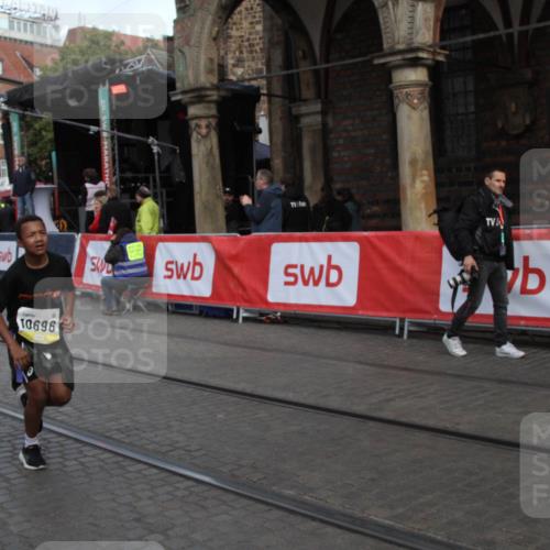 05.10.2025 - 20. swb-Marathon Bremen Yannick Fuchs http://msf.ph/oto/9316940 05.10.2025 10:53:57 Ziel 9456, 9701, 10046, 10484, 10616, 10696, 11445, 11533 meine-sportfotos.de