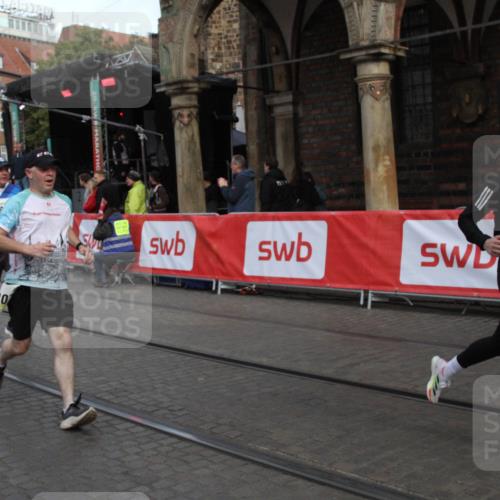 05.10.2025 - 20. swb-Marathon Bremen Yannick Fuchs http://msf.ph/oto/9316955 05.10.2025 10:54:09 Ziel 9520, 9807, 9835, 10019, 10631, 10662, 11151, 11303, 11347, 11432, 11593 meine-sportfotos.de