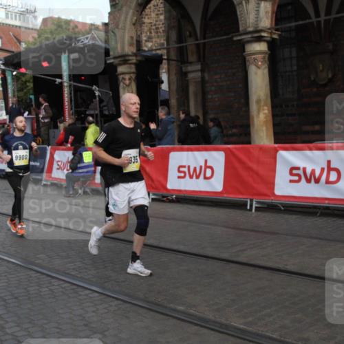 05.10.2025 - 20. swb-Marathon Bremen Yannick Fuchs http://msf.ph/oto/9316961 05.10.2025 10:54:17 Ziel 9402, 9574, 9900, 9935, 10234, 10533, 11203, 11449 meine-sportfotos.de