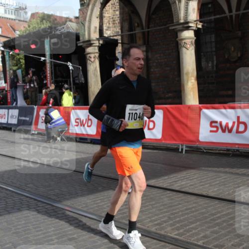 05.10.2025 - 20. swb-Marathon Bremen Yannick Fuchs http://msf.ph/oto/9316969 05.10.2025 10:54:29 Ziel 9392, 9407, 9633, 10032, 10097, 10810, 11040, 11271 meine-sportfotos.de