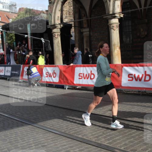 05.10.2025 - 20. swb-Marathon Bremen Yannick Fuchs http://msf.ph/oto/9316975 05.10.2025 10:54:34 Ziel 9367, 9392, 9633, 10032, 10178, 10810, 11045, 11089 meine-sportfotos.de