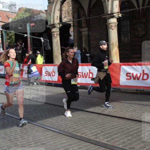 05.10.2025 - 20. swb-Marathon Bremen Yannick Fuchs http://msf.ph/oto/9316976 05.10.2025 10:54:38 Ziel 9367, 10178, 10296, 10768, 11045, 11089, 11694 meine-sportfotos.de