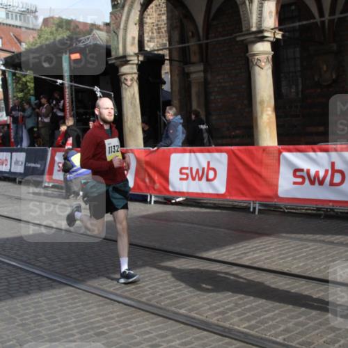 05.10.2025 - 20. swb-Marathon Bremen Yannick Fuchs http://msf.ph/oto/9316981 05.10.2025 10:54:45 Ziel 9282, 9295, 9591, 10007, 10174, 11321 meine-sportfotos.de