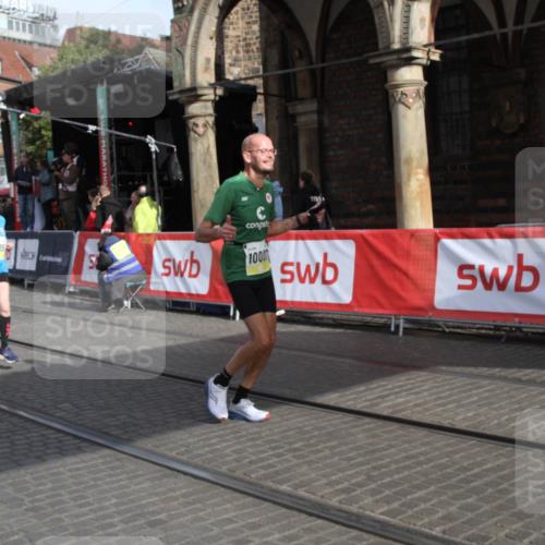05.10.2025 - 20. swb-Marathon Bremen Yannick Fuchs http://msf.ph/oto/9316982 05.10.2025 10:54:49 Ziel 8326, 9282, 9295, 9591, 9754, 9776, 10007, 11276 meine-sportfotos.de