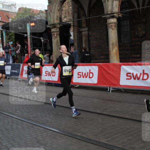 05.10.2025 - 20. swb-Marathon Bremen Yannick Fuchs http://msf.ph/oto/9316989 05.10.2025 10:54:55 Ziel 9436, 9560, 10024, 10232, 10233, 10487, 10609, 10770, 11163, 11276, 11373 meine-sportfotos.de