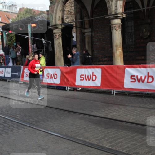 05.10.2025 - 20. swb-Marathon Bremen Yannick Fuchs http://msf.ph/oto/9317003 05.10.2025 10:55:11 Ziel 10014, 10034, 10180, 10307, 10920, 11317, 11363 meine-sportfotos.de
