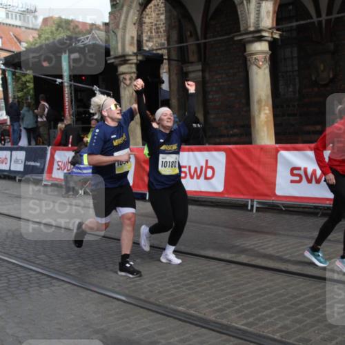05.10.2025 - 20. swb-Marathon Bremen Yannick Fuchs http://msf.ph/oto/9317005 05.10.2025 10:55:13 Ziel 9176, 10003, 10034, 10180, 10307, 10326, 10920, 11317 meine-sportfotos.de