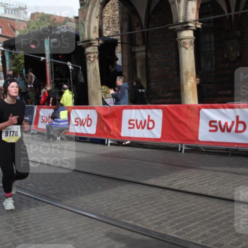 05.10.2025 - 20. swb-Marathon Bremen Yannick Fuchs http://msf.ph/oto/9317008 05.10.2025 10:55:17 Ziel 9176, 9318, 10003, 10034, 10326, 11140 meine-sportfotos.de