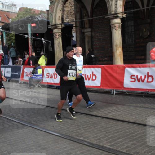 05.10.2025 - 20. swb-Marathon Bremen Yannick Fuchs http://msf.ph/oto/9317020 05.10.2025 10:55:29 Ziel 9722, 9902, 10256, 10260, 11380, 11431 meine-sportfotos.de