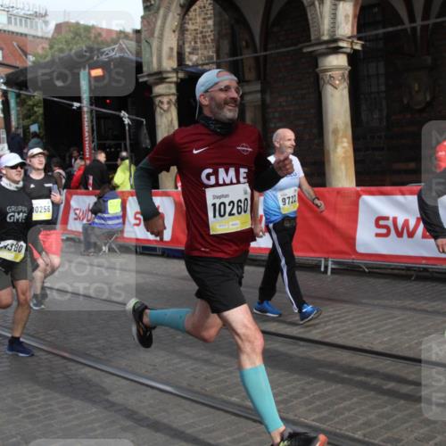 05.10.2025 - 20. swb-Marathon Bremen Yannick Fuchs http://msf.ph/oto/9317021 05.10.2025 10:55:30 Ziel 9722, 9902, 10256, 10260, 11025, 11380, 11431 meine-sportfotos.de