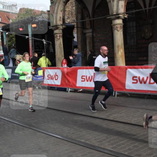 05.10.2025 - 20. swb-Marathon Bremen Yannick Fuchs http://msf.ph/oto/9317025 05.10.2025 10:55:36 Ziel 9492, 9856, 10111, 10262, 10745, 10757, 11025, 11197 meine-sportfotos.de