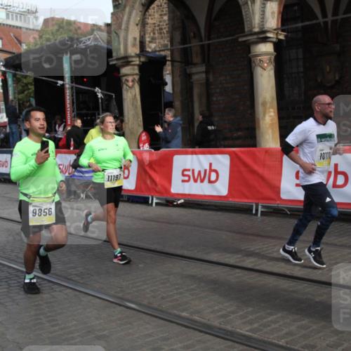 05.10.2025 - 20. swb-Marathon Bremen Yannick Fuchs http://msf.ph/oto/9317026 05.10.2025 10:55:36 Ziel 9492, 9856, 10111, 10262, 10745, 10757, 11025, 11197 meine-sportfotos.de