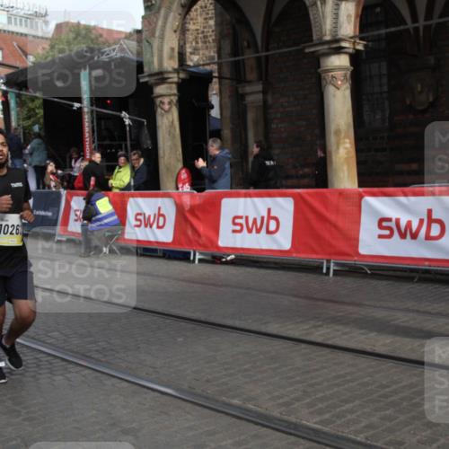 05.10.2025 - 20. swb-Marathon Bremen Yannick Fuchs http://msf.ph/oto/9317028 05.10.2025 10:55:38 Ziel 9492, 9720, 10107, 10195, 10262, 10745, 10757, 11197 meine-sportfotos.de