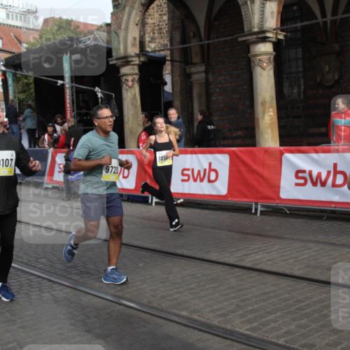 05.10.2025 - 20. swb-Marathon Bremen Yannick Fuchs http://msf.ph/oto/9317030 05.10.2025 10:55:42 Ziel 7165, 9195, 9197, 9492, 9720, 10107, 10195, 10475, 10755, 10757, 10909, 11081, 11588 meine-sportfotos.de