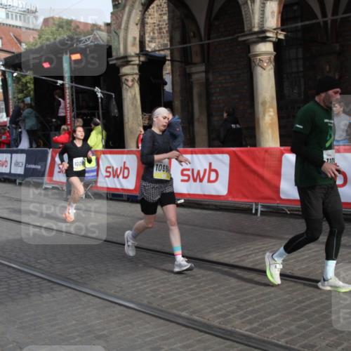 05.10.2025 - 20. swb-Marathon Bremen Yannick Fuchs http://msf.ph/oto/9317058 05.10.2025 10:56:12 Ziel 9811, 9968, 10006, 10009, 10664, 10989, 11095, 11366, 11620, 11693 meine-sportfotos.de