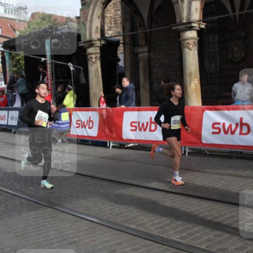 05.10.2025 - 20. swb-Marathon Bremen Yannick Fuchs http://msf.ph/oto/9317059 05.10.2025 10:56:13 Ziel 9811, 9968, 10006, 10009, 10664, 10989, 11095, 11366, 11620, 11630, 11693 meine-sportfotos.de