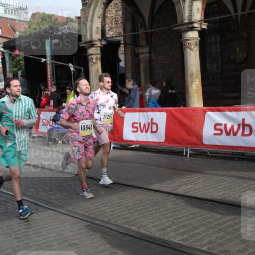 05.10.2025 - 20. swb-Marathon Bremen Yannick Fuchs http://msf.ph/oto/9317081 05.10.2025 10:56:36 Ziel 9547, 9790, 10005, 10042, 10648, 11100, 11253, 11260, 11571, 11691 meine-sportfotos.de