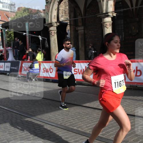 05.10.2025 - 20. swb-Marathon Bremen Yannick Fuchs http://msf.ph/oto/9317097 05.10.2025 10:56:55 Ziel 9669, 10145, 10397, 10924, 11274, 11675 meine-sportfotos.de