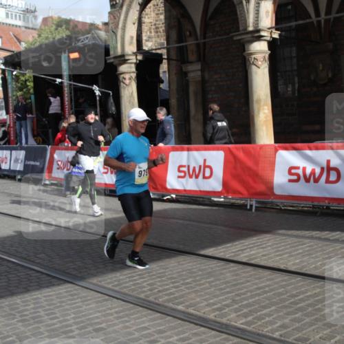 05.10.2025 - 20. swb-Marathon Bremen Yannick Fuchs http://msf.ph/oto/9317106 05.10.2025 10:57:10 Ziel 5172, 9231, 9314, 9797, 11435, 11566 meine-sportfotos.de