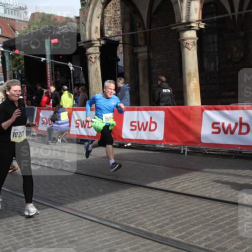 05.10.2025 - 20. swb-Marathon Bremen Yannick Fuchs http://msf.ph/oto/9317127 05.10.2025 10:57:28 Ziel 7101, 9550, 10281, 10367, 10645, 10950, 11606 meine-sportfotos.de