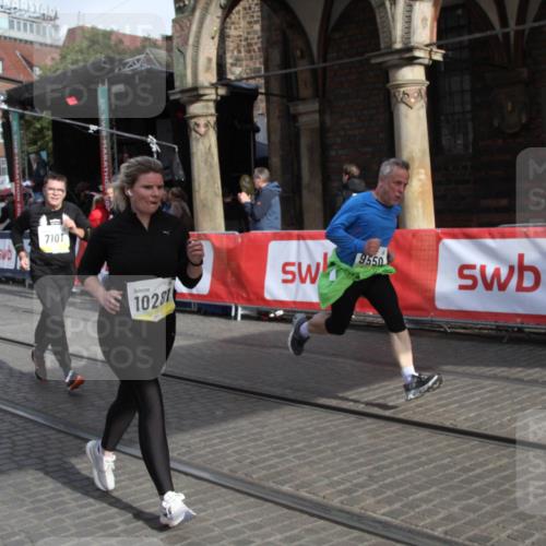 05.10.2025 - 20. swb-Marathon Bremen Yannick Fuchs http://msf.ph/oto/9317128 05.10.2025 10:57:28 Ziel 7101, 9550, 10281, 10367, 10645, 10950, 11606 meine-sportfotos.de