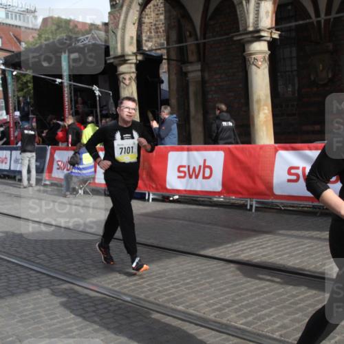 05.10.2025 - 20. swb-Marathon Bremen Yannick Fuchs http://msf.ph/oto/9317129 05.10.2025 10:57:29 Ziel 7101, 9215, 9550, 10281, 10645, 10950, 11606 meine-sportfotos.de