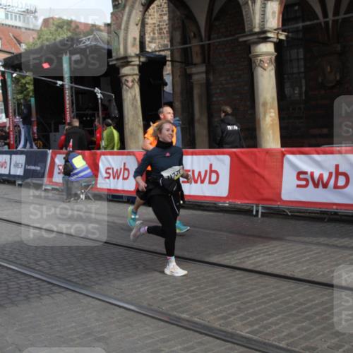 05.10.2025 - 20. swb-Marathon Bremen Yannick Fuchs http://msf.ph/oto/9317150 05.10.2025 10:57:51 Ziel 9979, 10219, 10341, 10890, 11457, 11564, 11575, 11731, 11744 meine-sportfotos.de