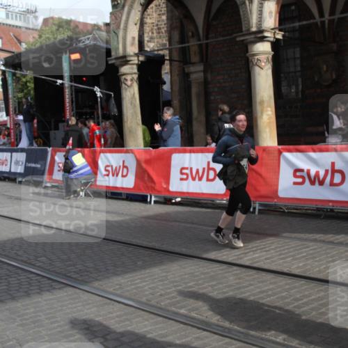 05.10.2025 - 20. swb-Marathon Bremen Yannick Fuchs http://msf.ph/oto/9317155 05.10.2025 10:57:56 Ziel 9221, 9719, 10219, 10651, 10834, 10890, 10975, 11023, 11116, 11301, 11469, 11564, 11575 meine-sportfotos.de