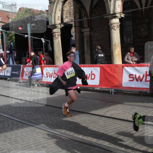 05.10.2025 - 20. swb-Marathon Bremen Yannick Fuchs http://msf.ph/oto/9317160 05.10.2025 10:58:00 Ziel 9221, 9568, 9719, 10577, 10651, 10703, 11116, 11301, 11469, 11663 meine-sportfotos.de