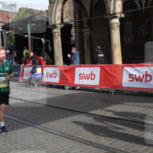05.10.2025 - 20. swb-Marathon Bremen Yannick Fuchs http://msf.ph/oto/9317163 05.10.2025 10:58:02 Ziel 9568, 9719, 10577, 10703, 10793, 11116, 11301, 11663 meine-sportfotos.de
