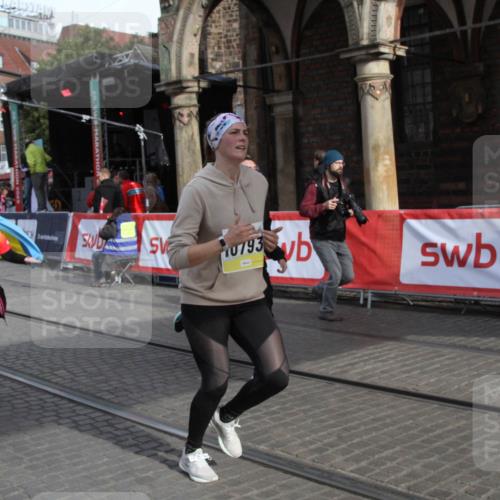 05.10.2025 - 20. swb-Marathon Bremen Yannick Fuchs http://msf.ph/oto/9317168 05.10.2025 10:58:08 Ziel 9576, 9582, 9872, 10127, 10395, 10459, 10793, 11058, 11601 meine-sportfotos.de