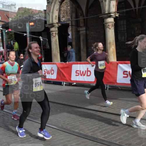 05.10.2025 - 20. swb-Marathon Bremen Yannick Fuchs http://msf.ph/oto/9317172 05.10.2025 10:58:11 Ziel 9576, 9582, 9634, 10127, 10377, 10395, 10398, 10459, 10620, 11058, 11608 meine-sportfotos.de