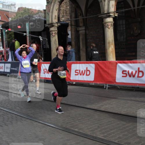 05.10.2025 - 20. swb-Marathon Bremen Yannick Fuchs http://msf.ph/oto/9317177 05.10.2025 10:58:16 Ziel 9330, 9952, 10398, 11562, 11608 meine-sportfotos.de