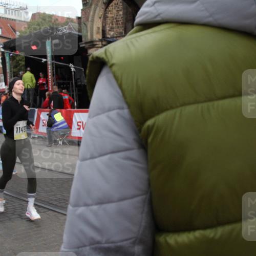 05.10.2025 - 20. swb-Marathon Bremen Yannick Fuchs http://msf.ph/oto/9317188 05.10.2025 10:58:27 Ziel 9608, 10084, 10586, 11181, 11184, 11495, 11591, 11724 meine-sportfotos.de