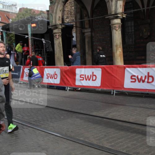 05.10.2025 - 20. swb-Marathon Bremen Yannick Fuchs http://msf.ph/oto/9317191 05.10.2025 10:58:30 Ziel 9433, 9820, 10084, 10586, 11181, 11291, 11591, 11700 meine-sportfotos.de