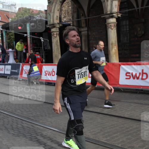 05.10.2025 - 20. swb-Marathon Bremen Yannick Fuchs http://msf.ph/oto/9317192 05.10.2025 10:58:31 Ziel 9433, 9820, 10055, 11181, 11291, 11591, 11700 meine-sportfotos.de