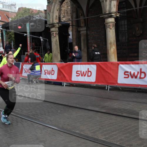 05.10.2025 - 20. swb-Marathon Bremen Yannick Fuchs http://msf.ph/oto/9317197 05.10.2025 10:58:37 Ziel 9430, 9472, 9766, 9913, 10049, 10055, 10261, 10285, 10408, 10513, 10936, 10988 meine-sportfotos.de