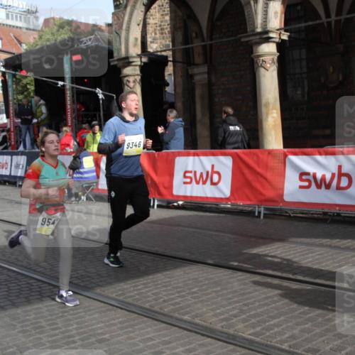 05.10.2025 - 20. swb-Marathon Bremen Yannick Fuchs http://msf.ph/oto/9317210 05.10.2025 10:58:50 Ziel 9346, 9540, 10263, 10561, 11290, 11651 meine-sportfotos.de