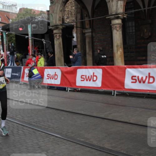 05.10.2025 - 20. swb-Marathon Bremen Yannick Fuchs http://msf.ph/oto/9317226 05.10.2025 10:59:16 Ziel 9219, 9508, 10039, 10143, 10274, 10353 meine-sportfotos.de