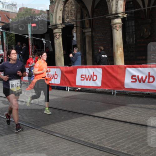 05.10.2025 - 20. swb-Marathon Bremen Yannick Fuchs http://msf.ph/oto/9317233 05.10.2025 10:59:25 Ziel 9183, 9635, 10407, 11006, 11007 meine-sportfotos.de