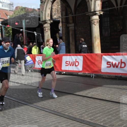 05.10.2025 - 20. swb-Marathon Bremen Yannick Fuchs http://msf.ph/oto/9317239 05.10.2025 10:59:33 Ziel 9737, 10391, 10809, 11251, 11657, 11728 meine-sportfotos.de