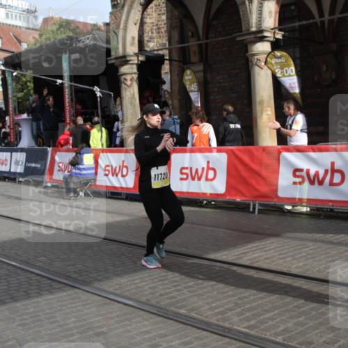 05.10.2025 - 20. swb-Marathon Bremen Yannick Fuchs http://msf.ph/oto/9317248 05.10.2025 10:59:49 Ziel 9473, 10420, 11582, 11720 meine-sportfotos.de