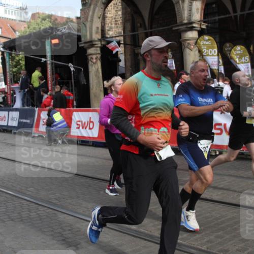 05.10.2025 - 20. swb-Marathon Bremen Yannick Fuchs http://msf.ph/oto/9317271 05.10.2025 11:00:19 Ziel 7177, 9495, 9672, 10345, 10889, 10919, 10985, 11050, 11063 meine-sportfotos.de