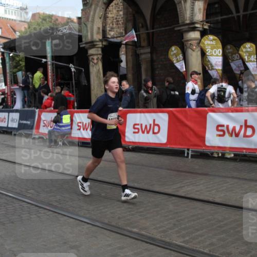 05.10.2025 - 20. swb-Marathon Bremen Yannick Fuchs http://msf.ph/oto/9317272 05.10.2025 11:00:21 Ziel 9495, 10406, 10492, 10985, 11063, 11263, 11424 meine-sportfotos.de