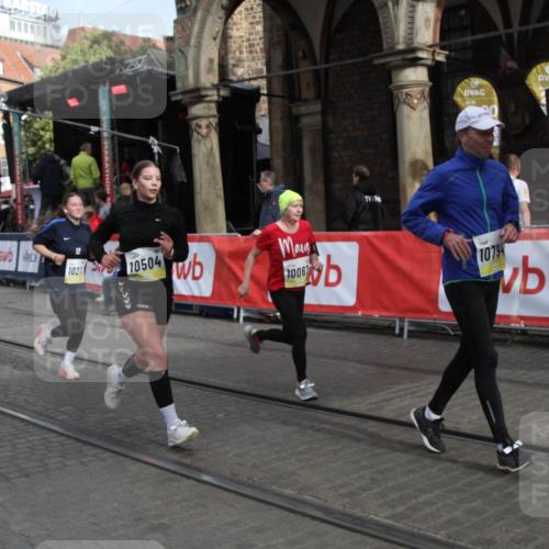 05.10.2025 - 20. swb-Marathon Bremen Yannick Fuchs http://msf.ph/oto/9317281 05.10.2025 11:00:31 Ziel 7215, 9173, 10067, 10071, 10217, 10504, 10794, 10930, 11595, 11619 meine-sportfotos.de