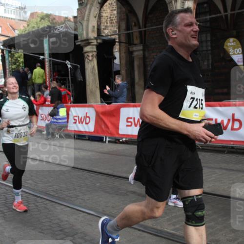 05.10.2025 - 20. swb-Marathon Bremen Yannick Fuchs http://msf.ph/oto/9317284 05.10.2025 11:00:33 Ziel 7178, 7215, 9173, 9177, 9531, 10063, 10071, 10217, 10930, 11003, 11255, 11534, 11595, 11610, 11619 meine-sportfotos.de