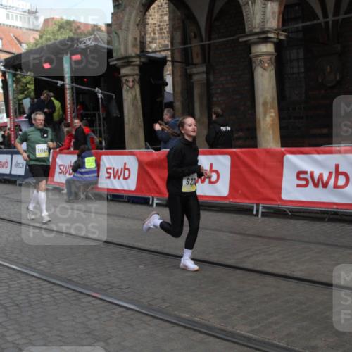 05.10.2025 - 20. swb-Marathon Bremen Yannick Fuchs http://msf.ph/oto/9317291 05.10.2025 11:00:41 Ziel 9271, 9272, 10079, 10518, 11071, 11162, 11511 meine-sportfotos.de