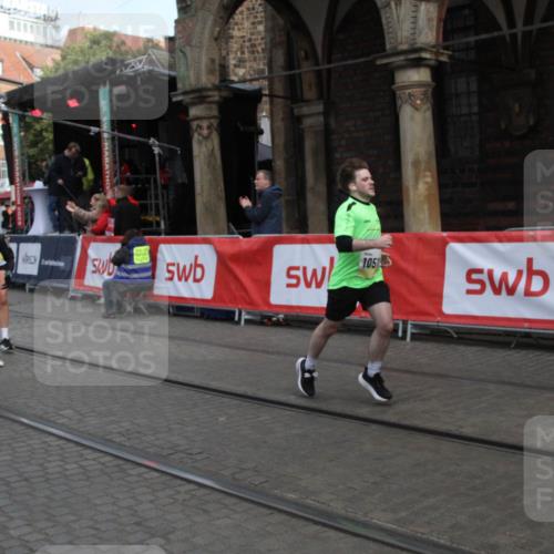 05.10.2025 - 20. swb-Marathon Bremen Yannick Fuchs http://msf.ph/oto/9317293 05.10.2025 11:00:45 Ziel 9272, 9858, 10518, 10872, 10901, 11034 meine-sportfotos.de