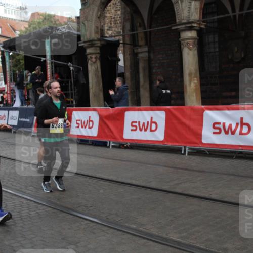 05.10.2025 - 20. swb-Marathon Bremen Yannick Fuchs http://msf.ph/oto/9317299 05.10.2025 11:00:52 Ziel 9327, 9389, 9827, 10182, 10571, 10690, 11155 meine-sportfotos.de